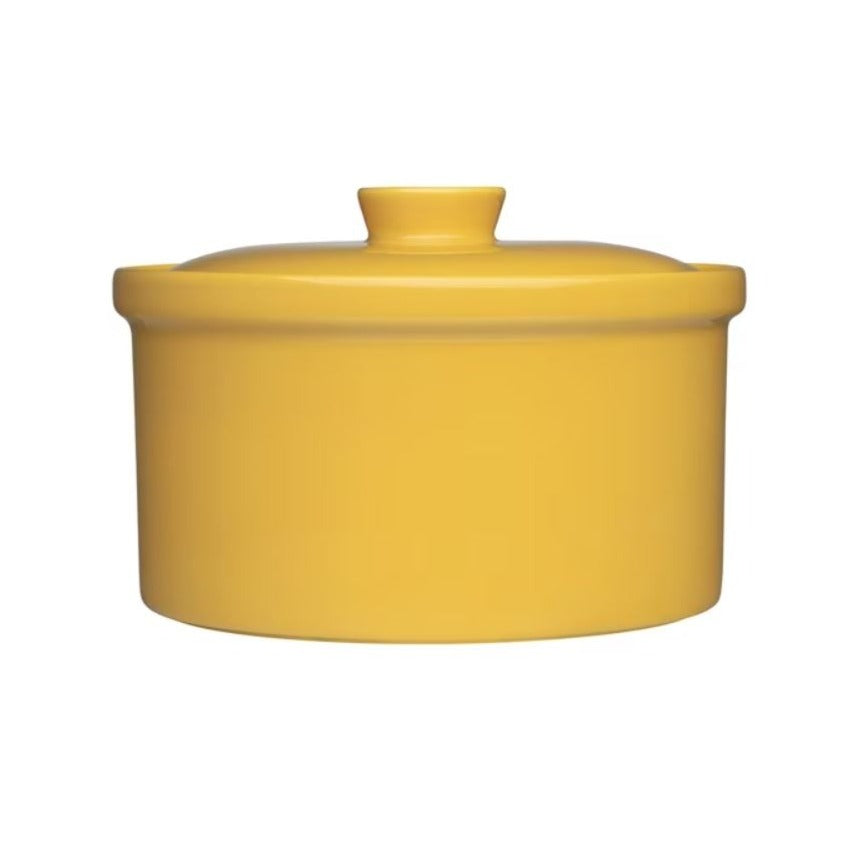 Kaj Franck's iconic Teema series is based on three simple shapes: circle, square and rectangle. Designed in 1952, the collection embodies high-quality, multifunctional design. The lidded pot is perfect for preparing dishes in the oven and serving them at the dinner table. Mix and match the bright honey colour with other brilliant colours to create a fascinating table setting. The lidded pot is a part of the 70th-anniversary extension of the collection.