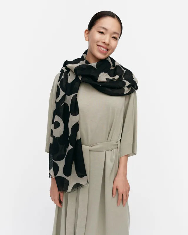 Marimekko Fiore Unikko Scarf-Black