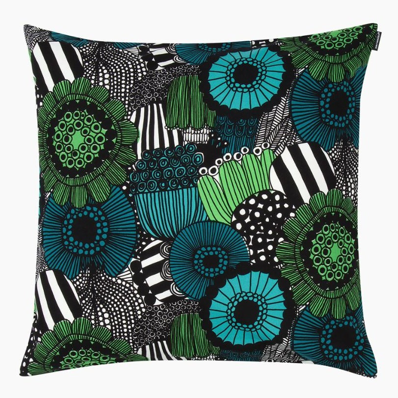Marimekko P. Siirtolapuutarha Cushion Cover 50x50 Green A square Pieni Siirtolapuutarha print pillow sham made of cotton with a side zip closure. This product was designed to celebrate the 100th anniversary of Finland's independence. The cushion covers are sewn using the whole width of the fabric, and therefore their appearance may vary slightly. Each item is unique.